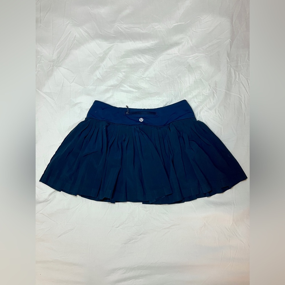 lululemon pleat to street tennis skirt (navy, size 4)